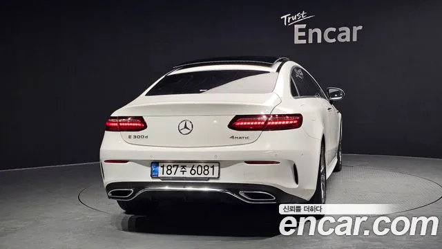 Mercedes-Benz E-Class — Фото автомобиля 4
