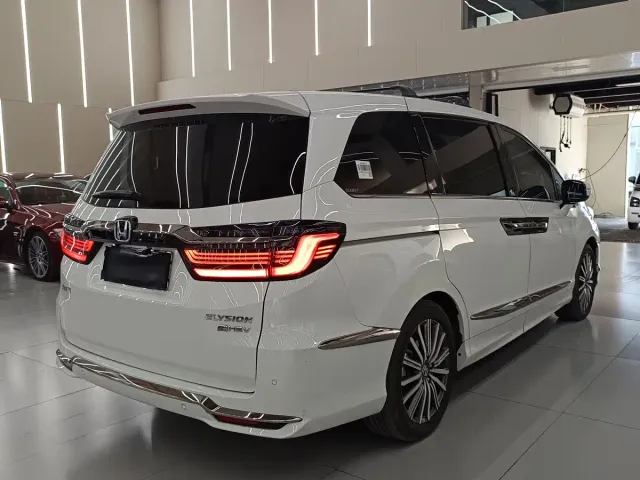 Honda Elysion — Фото автомобиля 3
