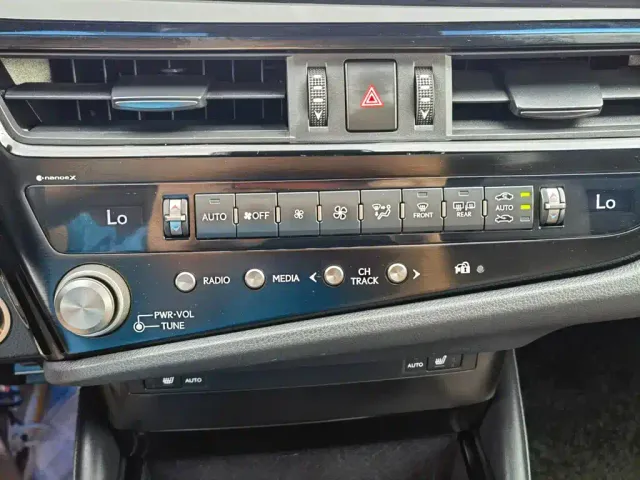 Lexus ES — Фото автомобиля 18