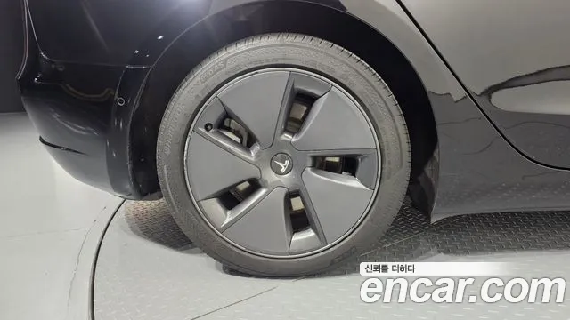 Tesla Model 3 — Фото автомобиля 5