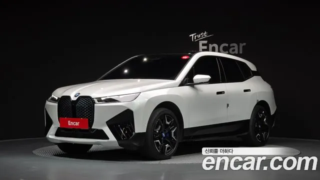 Фотография автомобиля — BMW iX