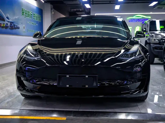 Tesla Model 3 — Фото автомобиля 2