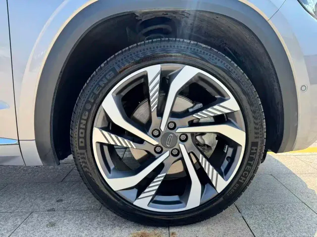 Geely Xingyue L — Фото автомобиля 9