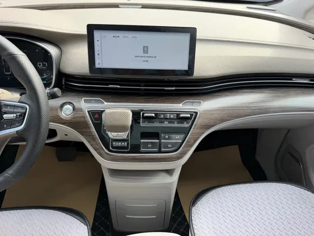 Roewe iMAX8 — Фото автомобиля 19