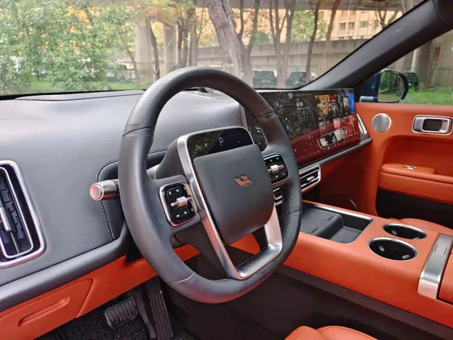 Li Auto L7 — Фото автомобиля 10