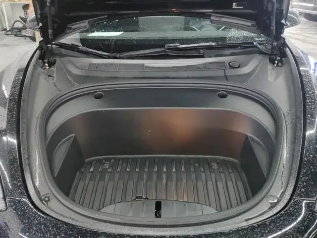 Tesla Model 3 — Фото автомобиля 10