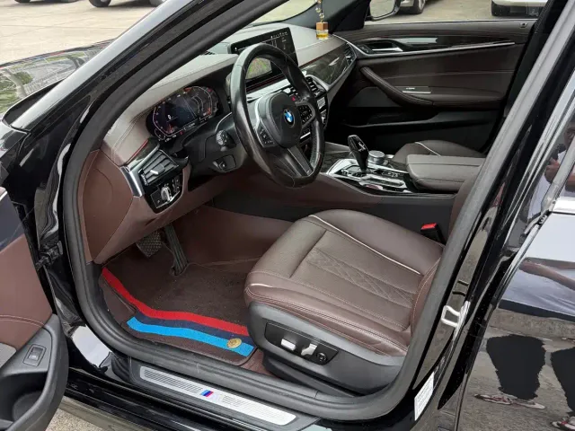 BMW 5 Series — Фото автомобиля 11