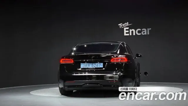 Tesla Model S — Фото автомобиля 4
