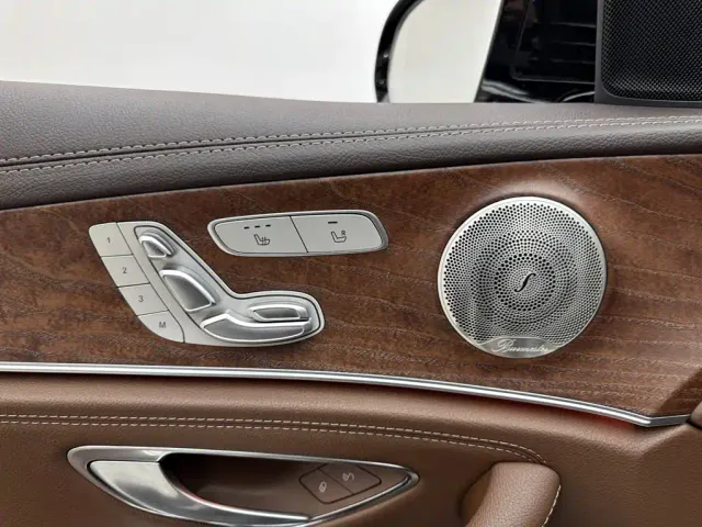 Mercedes-Benz E-Class — Фото автомобиля 15