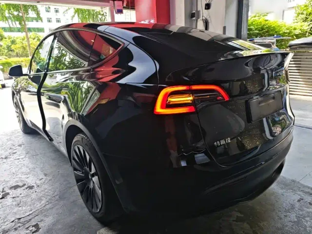 Tesla Model Y — Фото автомобиля 4