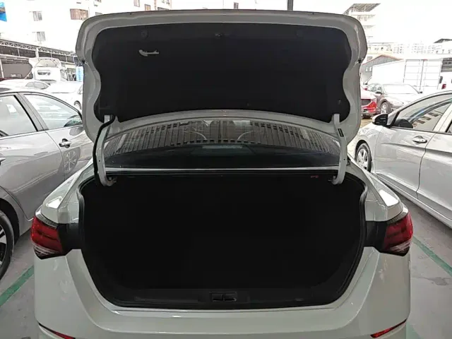 Nissan Sylphy — Фото автомобиля 18