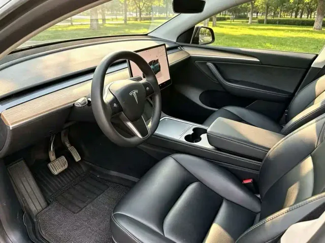 Tesla Model Y — Фото автомобиля 4