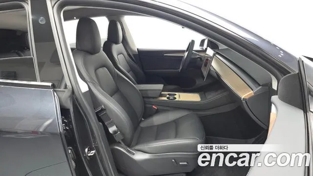 Tesla Model Y — Фото автомобиля 16