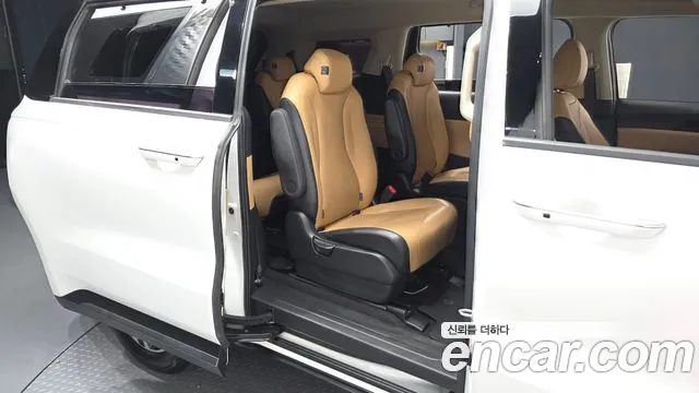 Kia Carnival Generation 4 — Фото автомобиля 12