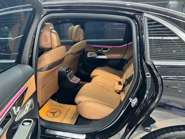 Mercedes-Benz E-Class — Фото автомобиля 16