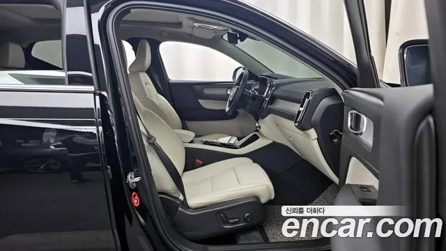 Вольво XC40 B4 Ultimate Bright — Фото автомобиля 11