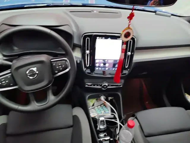 Volvo XC40 — Фото автомобиля 12