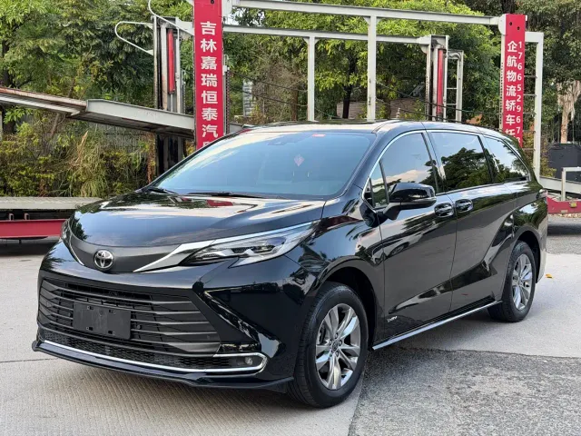 Фотография автомобиля — Toyota Sienna