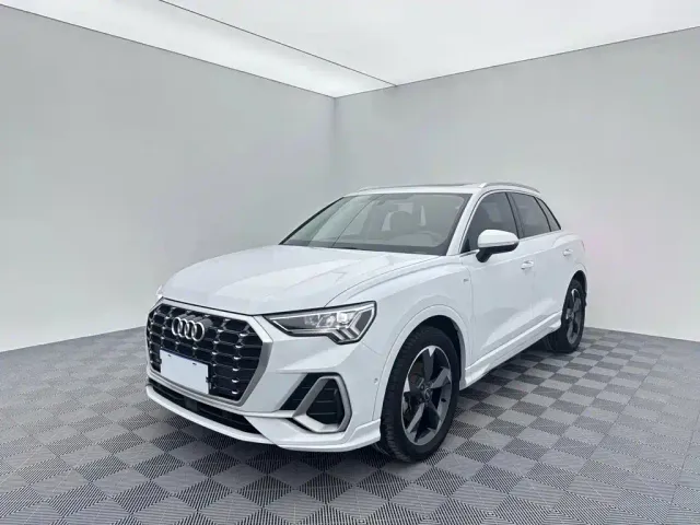 Фотография автомобиля — Audi Q3