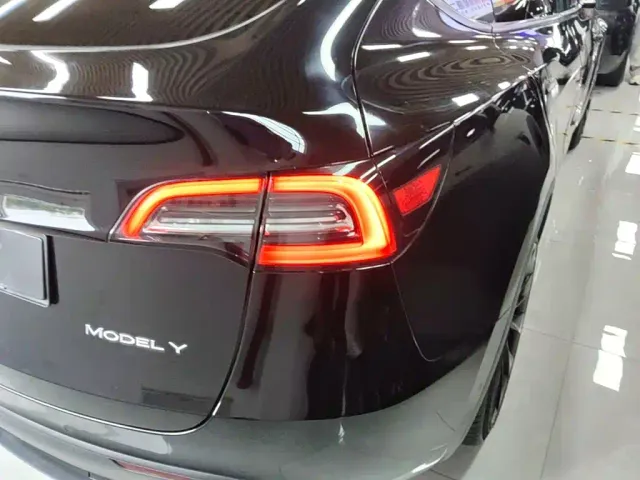 Tesla Model Y — Фото автомобиля 7