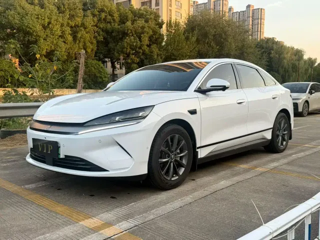 Фотография автомобиля — BYD Qin L