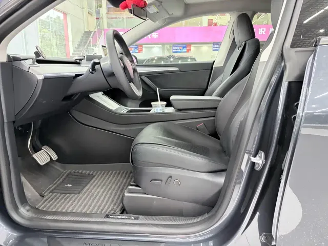 Tesla Model Y — Фото автомобиля 13