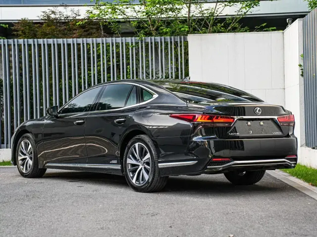 Lexus LS — Фото автомобиля 6