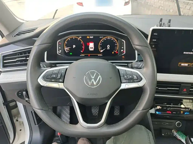 Volkswagen Tiguan L — Фото автомобиля 10