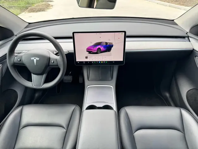 Tesla Model Y — Фото автомобиля 8