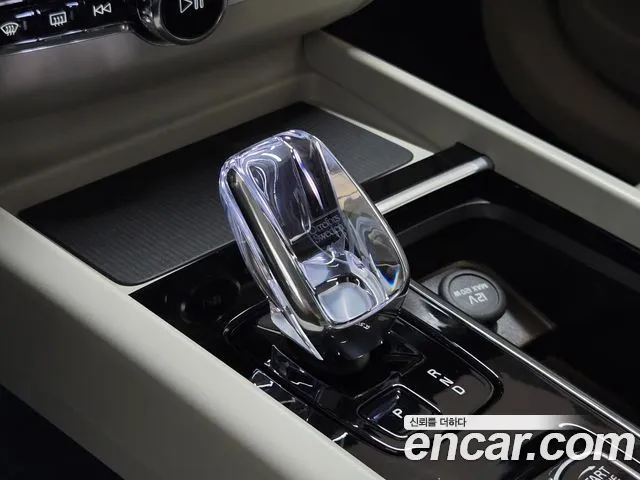 Volvo XC60 Generation 2 — Фото автомобиля 9