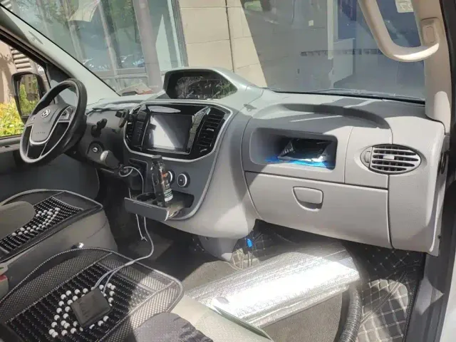 SAIC Maxus Xintu V80 2021 2.0T Manual Classic City Delivery King Short Wheelbase Medium Roof 3-seater — Фото автомобиля 12