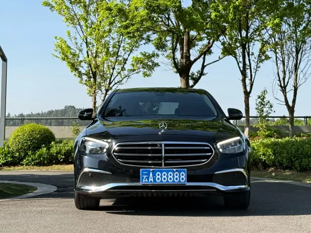 Mercedes-Benz E-Class — Фото автомобиля 2