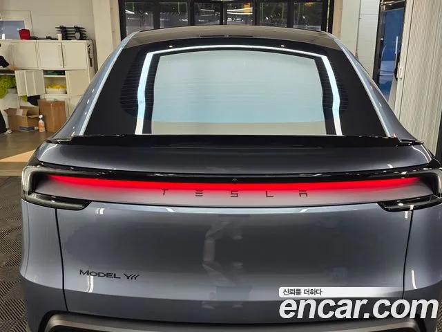 Tesla Model Y — Фото автомобиля 8