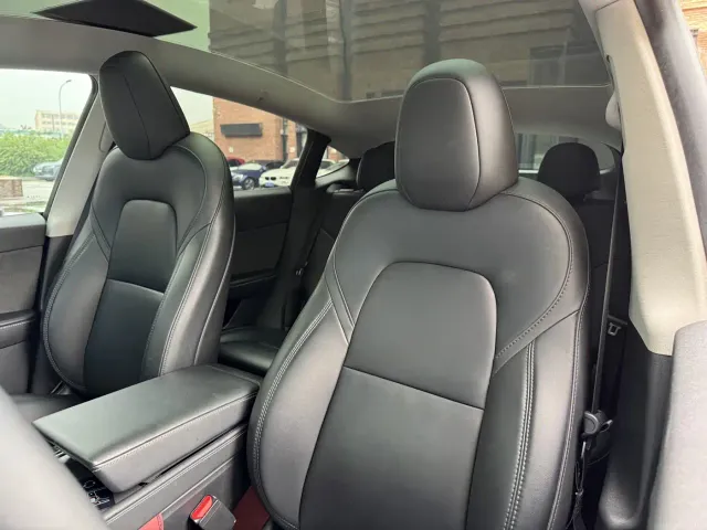 Tesla Model Y — Фото автомобиля 17