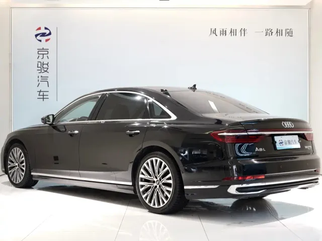 Audi A8 — Фото автомобиля 14