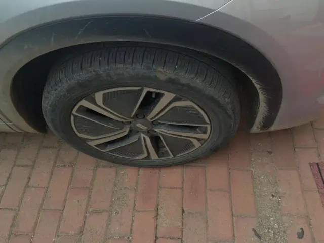 Geely Galaxy Starship 7 EM-i — Фото автомобиля 6