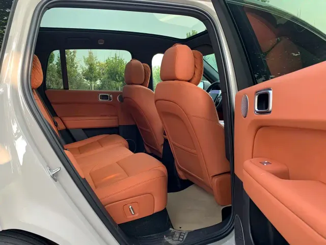 Li Auto L6 — Фото автомобиля 7