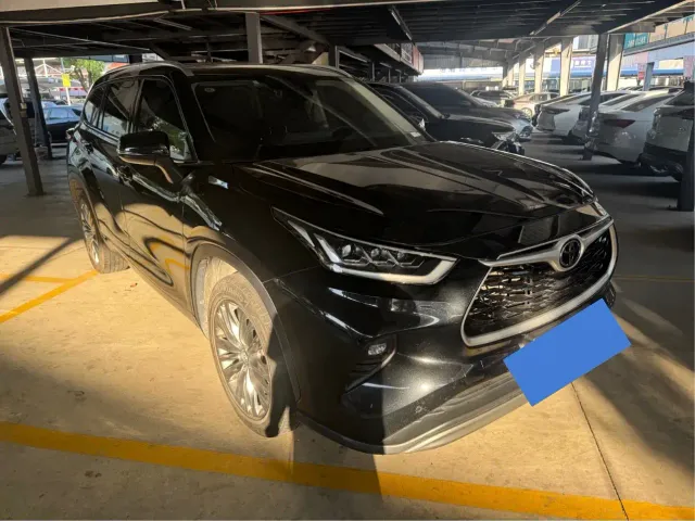 Toyota Highlander — Фото автомобиля 3