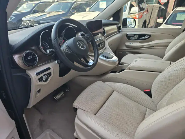 Mercedes-Benz V-Class — Фото автомобиля 7