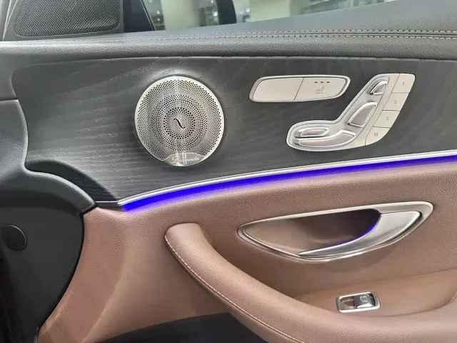 Mercedes-Benz E-Class — Фото автомобиля 8