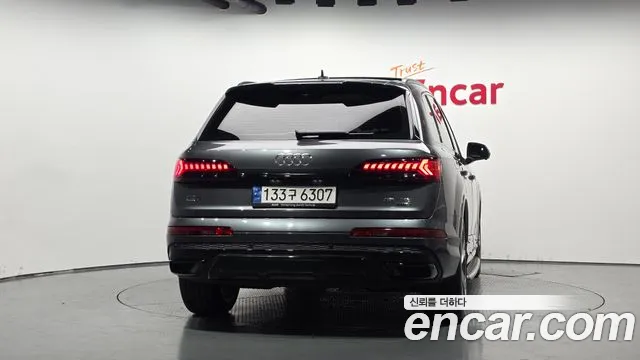 Audi Q7 — Фото автомобиля 3