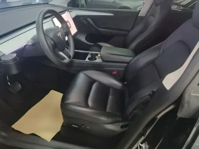 Tesla Model Y — Фото автомобиля 14