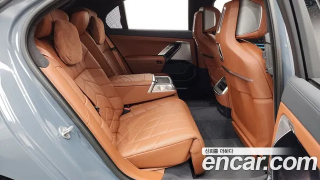 BMW 7 Series G70 — Фото автомобиля 11