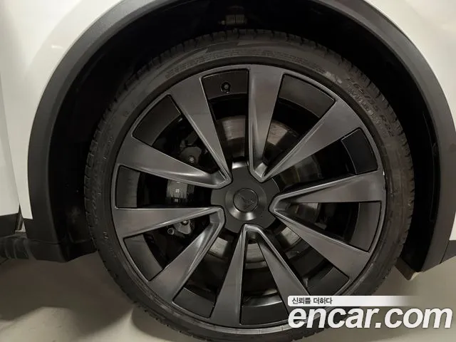 Tesla Model X — Фото автомобиля 5