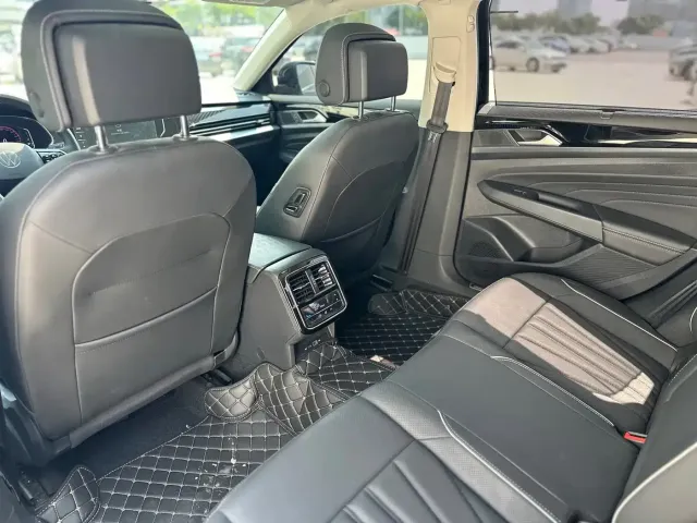 Volkswagen Passat — Фото автомобиля 9