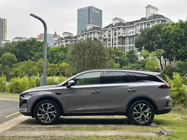 BYD Tang — Фото автомобиля 17