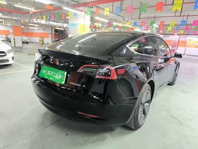 Tesla Model 3 — Фото автомобиля 6