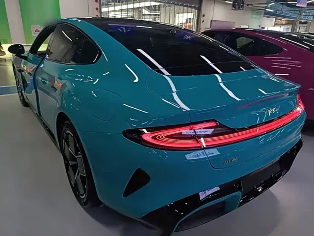 Xiaomi SU7 — Фото автомобиля 4