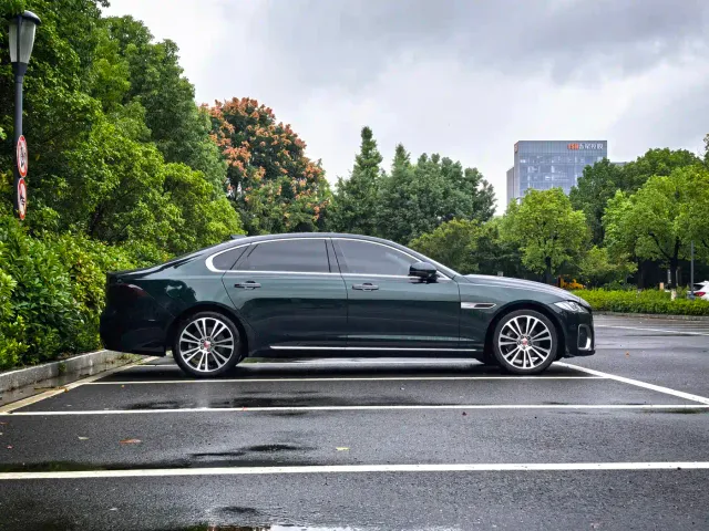 Jaguar XFL — Фото автомобиля 4