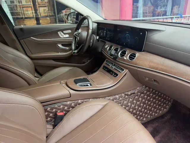Mercedes-Benz E-Class — Фото автомобиля 9